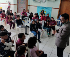 PCPR realiza palestra educativa sobre cyberbullying em um centro de convivência no Tatuquara