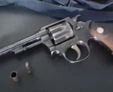 PCPR prende homem e apreende três armas de fogo em Jacarezinho 