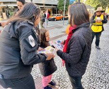 PCPR realiza ação de conscientização sobre violência sexual infantil em Curitiba 
