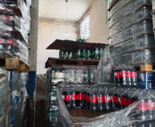 PCPR prende homem e apreende mais de 8,4 mil garrafas de vinho falsificadas em Curitiba