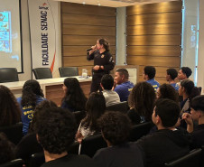 PCPR promove palestras sobre prevenção às drogas e conscientiza cerca de 400 jovens em Maringá