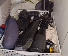 PCPR prende casal e apreende armas, munições e equipamentos durante operação em Curitiba