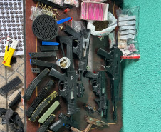 PCPR e PMPR localizam foragido e apreendem armas, munições e drogas em Piraquara