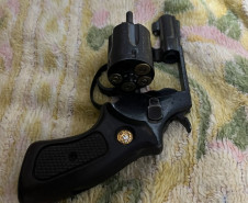 PCPR prende quatro pessoas e apreende armas, drogas e munições no Noroeste