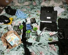 PCPR apreende R$ 48 mil, veículos, embarcações e armas durante operação contra fraude milionária em Maringá