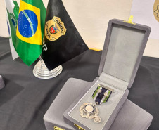 PCPR homenageia policiais civis por 10 e 20 anos de serviço em Ponta Grossa