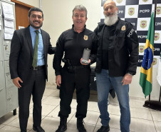 PCPR homenageia policiais civis por 10 e 20 anos de serviço em Ponta Grossa