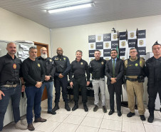 PCPR homenageia policiais civis por 10 e 20 anos de serviço em Ponta Grossa