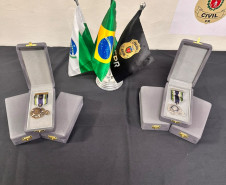 PCPR homenageia policiais civis por 10 e 20 anos de serviço em Ponta Grossa