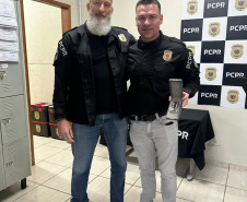 PCPR homenageia policiais civis por 10 e 20 anos de serviço em Ponta Grossa