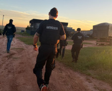 PCPR apreende R$ 48 mil, veículos, embarcações e armas durante operação contra fraude milionária em Maringá