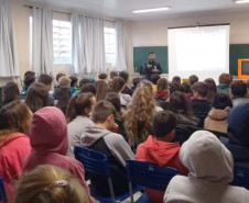Palestra antidrogas da PCPR atinge 2,2 mil alunos em Ubiratã e Mallet