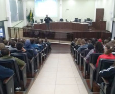 Palestra antidrogas da PCPR atinge 2,2 mil alunos em Ubiratã e Mallet
