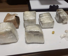 PCPR prende mulher que deixou drogas e celulares próximo a carceragem em Ibaiti