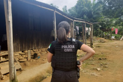 Policiais civis cumprem mandado de prisão e de busca e apreensão em Guaratuba
