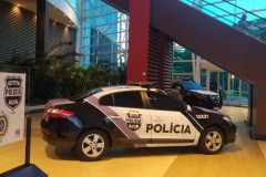 Viatura da PCPR em exposição no shopping 
