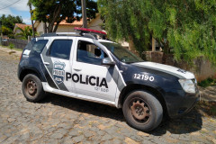 Viatura da polícia civil estacionada