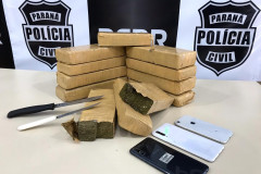 Entorpecenttes e celulares apreendidos