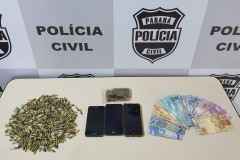 Munições, celulares e dinheiro apreendido