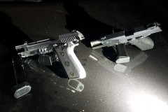 Duas armas apreendidas.