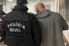 Policiais civis em preparo para a operação