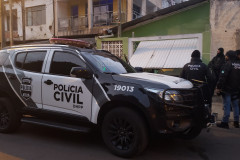 Policiais civis cumprido mandados 