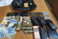 Objetos apreendidos com o adolescente