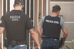 Dois policiais civis de costas
