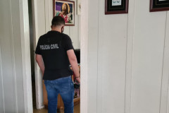 Policial civil em local investigado