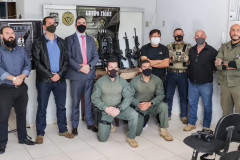 Policiais do Tigre e demais envolvidos na entrega das armas