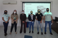 Envolvidos no evento posando para foto