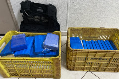 A droga foi encontrada no porta-mala de um veículo