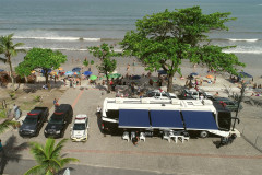Onibus da PCPR estacionado no litoral paranaense