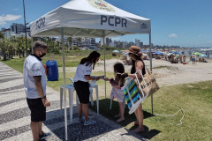 PCPR distribui pulseiras de identificação para crianças durante o feriadão de Natal no Litoral