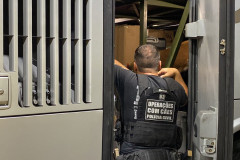 Policial civil fiscaliza ônibus interestadual em Mandaguari