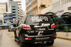 Viaturas da polçia civil em via pública