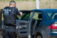 Policial civil em abordagem 