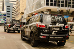 Duas viaturas da polícia civil em via pública