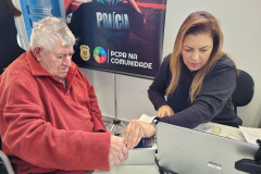 PCPR na Comunidade confecciona carteira de identidade em escola de Curitiba 
