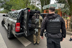 PCPR faz doação de fardos de água para abrigo em Porto Alegre