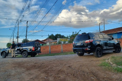 PCPR e PMPR prendem dois homens em operação contra suspeitos de atirarem em policiais militares em Irati