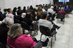 PCPR ministra palestra sobre atendimento à mulher em situação de violência doméstica em Telêmaco Borba