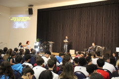 PCPR ministra palestra sobre crimes virtuais para mais de 300 alunos em Curitiba 
