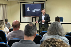 PCPR ministra palestra sobre golpes, crimes virtuais e proteção digital em Curitiba