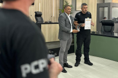PCPR homenageia servidores com medalhas de serviço policial no sudeste do Estado