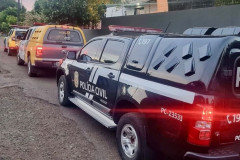 PCPR e PMPR cumprem mandados de busca e apreensão referentes a roubo de caminhão ocorrido em Iretama 