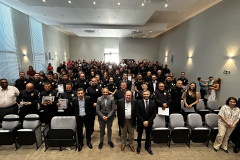 PCPR homenageia 98 servidores com medalhas de Serviço Polícia em Campo Mourão 