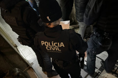 PCPR e PMPR prendem 66 pessoas em megaoperação contra grupo que controlava o tráfico no centro de Curitiba