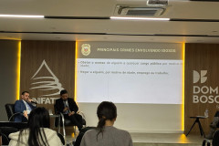 PCPR ministra palestra para alunos dos cursos de Medicina e Fisioterapia em Telêmaco Borba