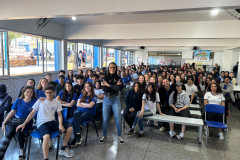 PCPR promove palestra em escola sobre conscientização sobre violência contra mulher em Foz do Iguaçu